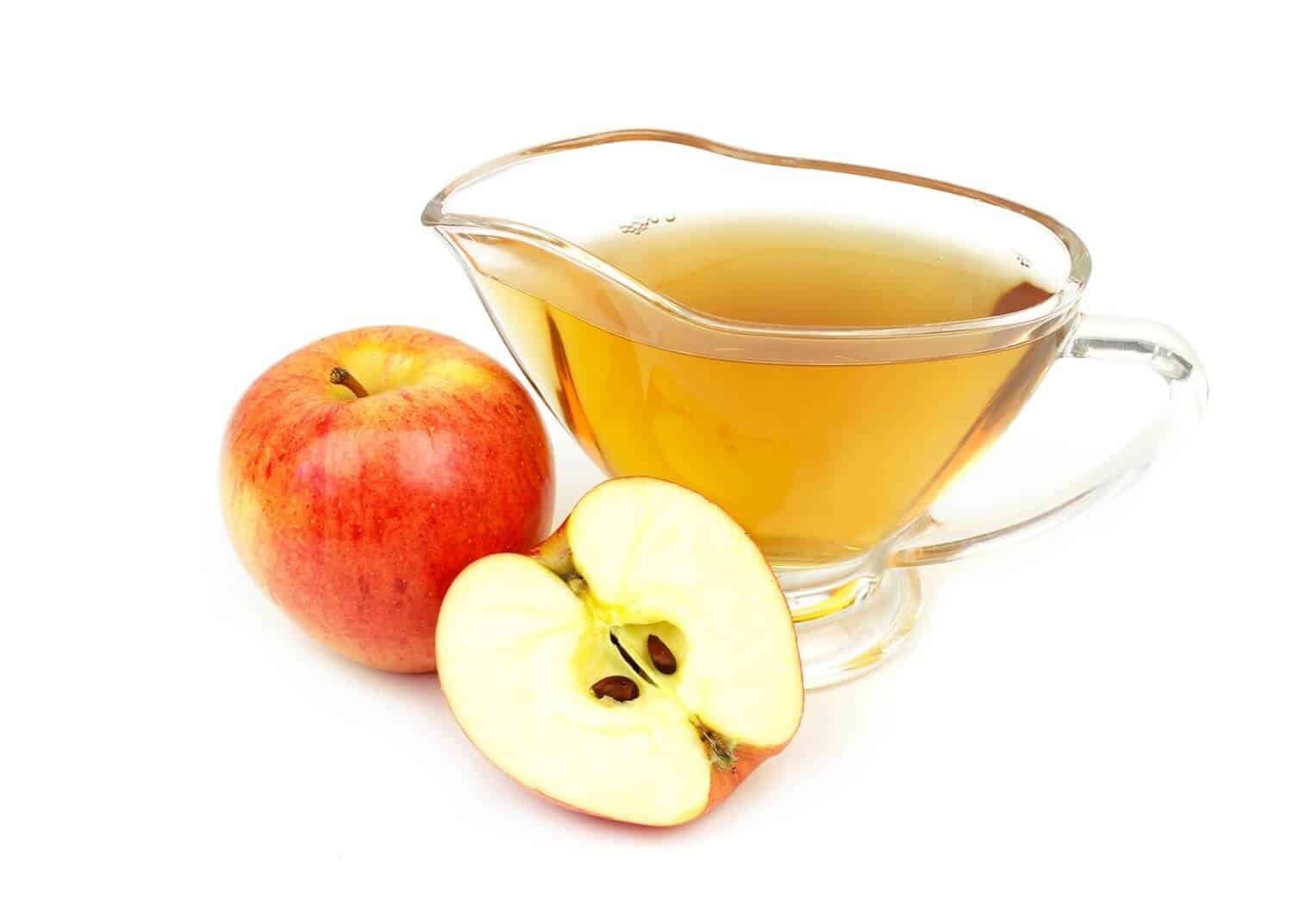 Salad with apple cider vinegar The impressive health benefits of apple cider vinegar include its ability to regulate blood sugar levels, boost weight loss, improve gut health, lower cholesterol levels, aid in detoxification, and enhance skin health. It also speeds up metabolism and provides relief from high blood pressure.