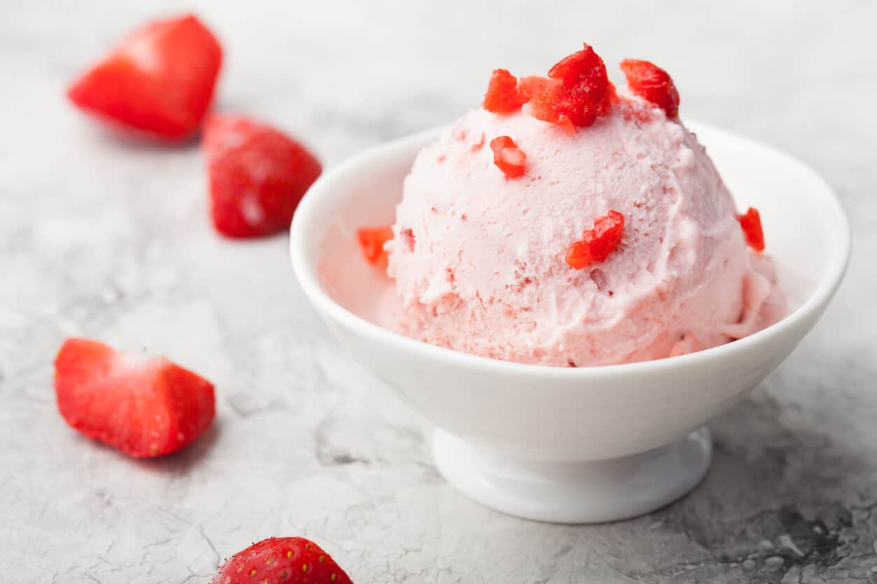 Strawberry frozen yogurt